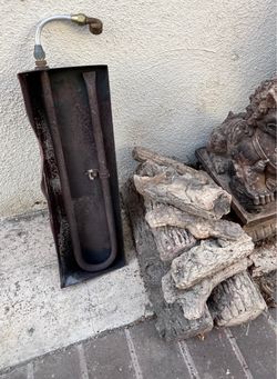 Gas fireplace ceramic logs and burner