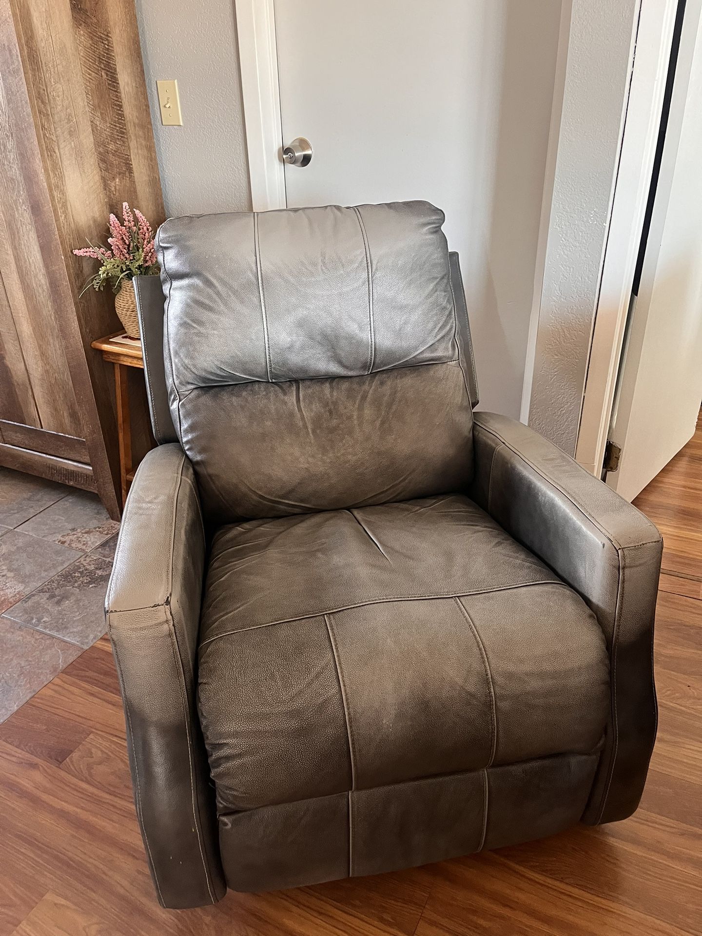 Leather Lean Back Chair