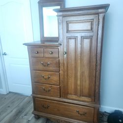 Armoire With Mirror 