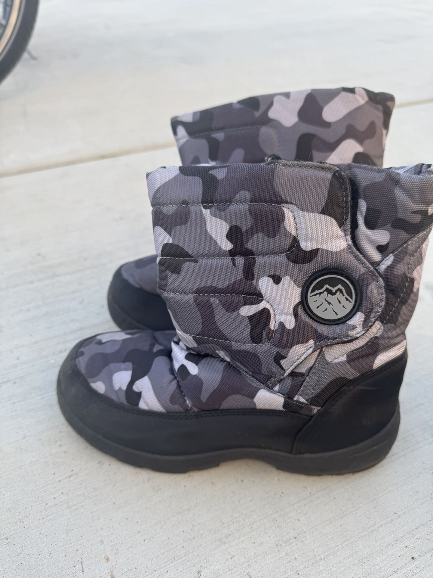 Boys Snow Boots Size 7