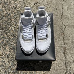 Air Jordan 4 Metallic 