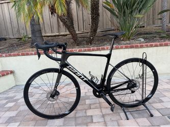 Giant defy advanced pro 0 full carbon M/L frame..clean bike