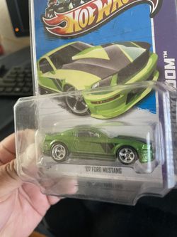 Hot Wheels - 2007 FORD MUSTANG - SUPER TREASURE HUNT