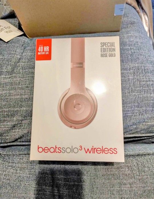 Beats Solo 3. Headphones. Rose Gold Special Edition.
