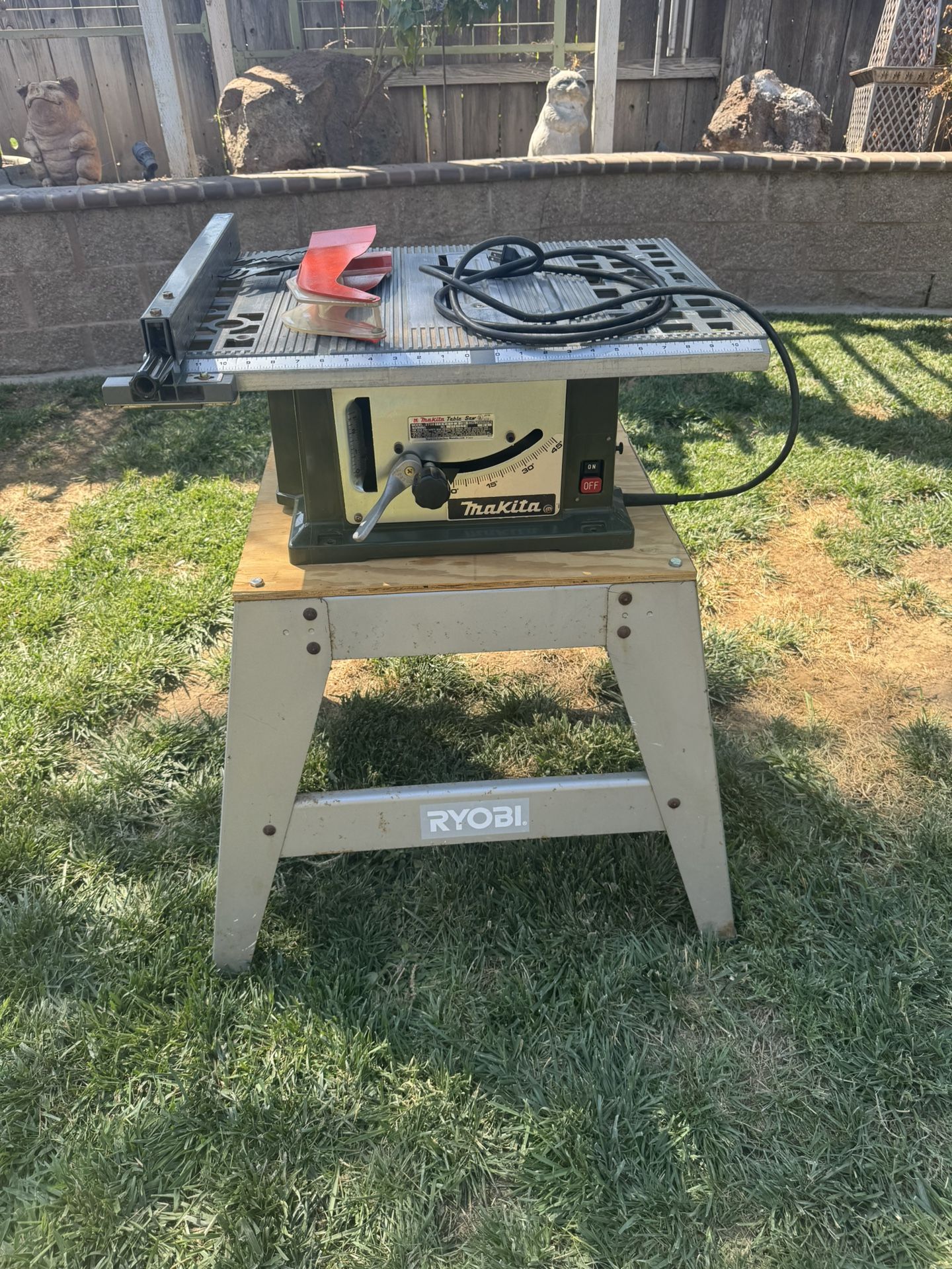 Vintage Makita 2708 Table Saw with stand In Excellent Working Condition