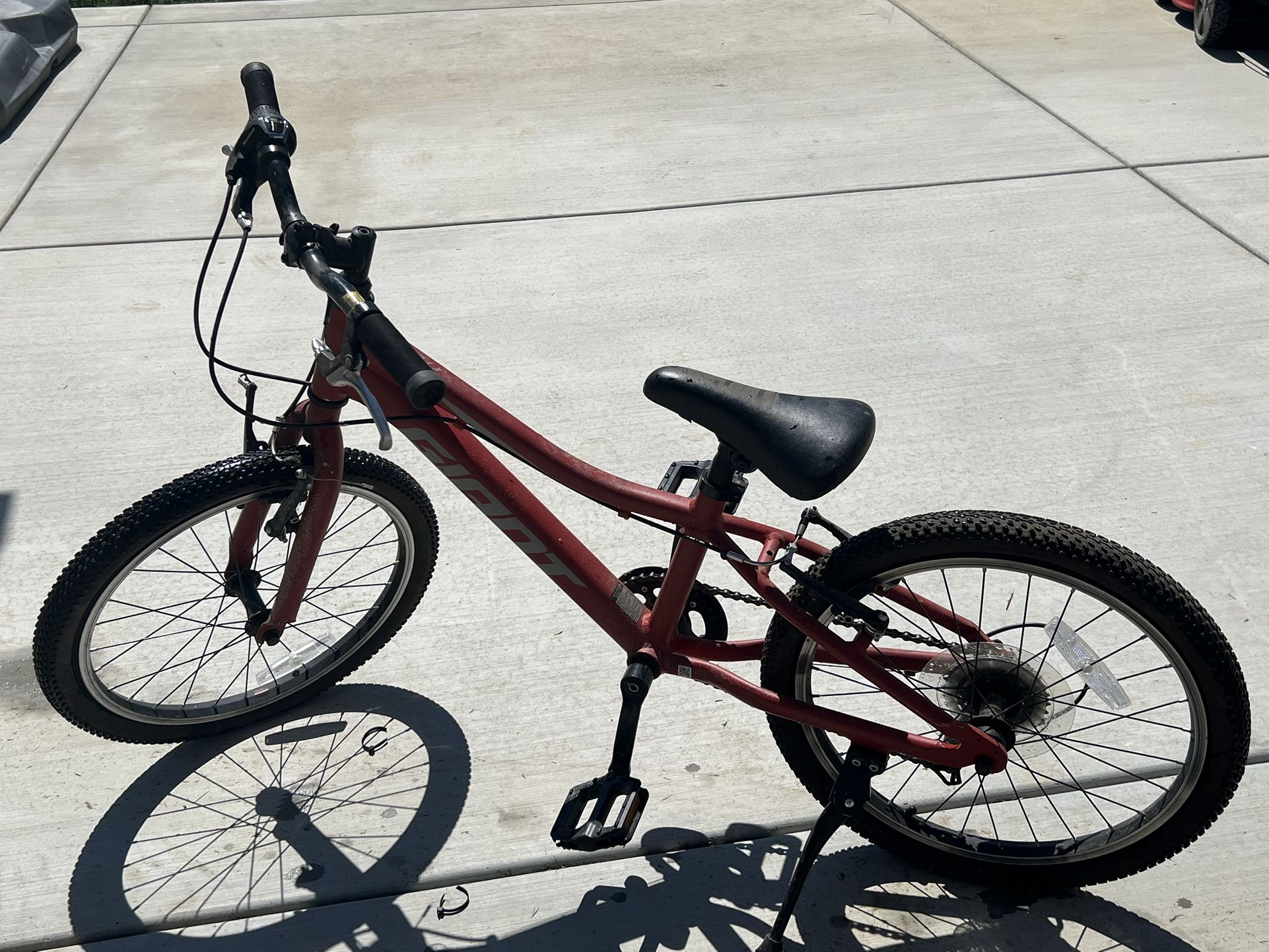 $125 Boys Bike “Giant” Brand