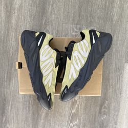 Yeezy 700 MNVM Resin 