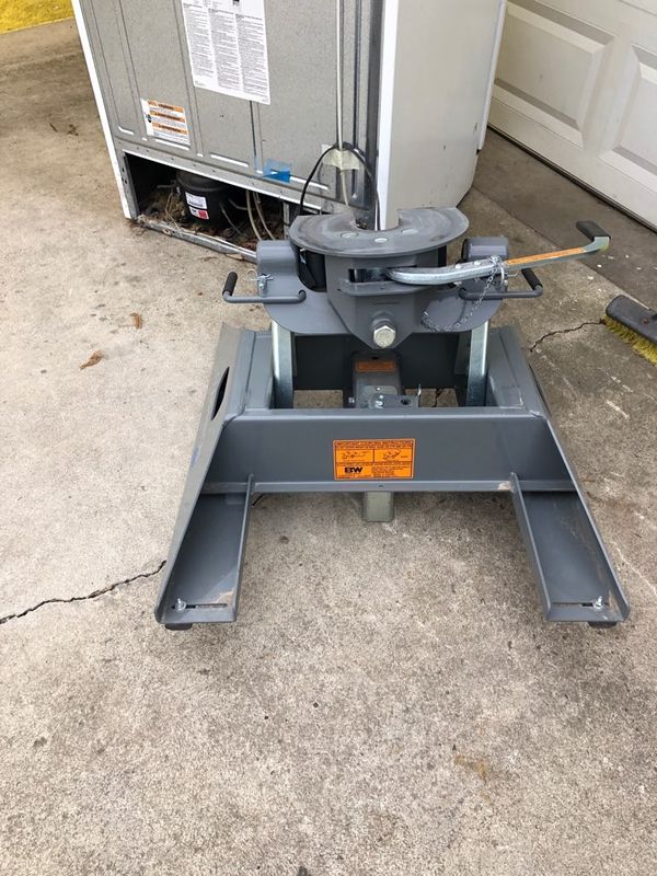 B & W 5th wheel turn over hitch for Sale in Visalia, CA OfferUp
