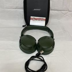 Bose Quiet Comfort Bluetooth Wireless Noise Canceling Headphones W/ Case & Charging Cord