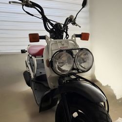 2019 Honda Ruckus – 992 miles – CLEAN TITLE