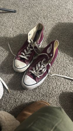 Women’s Converse Shoe Maroon 