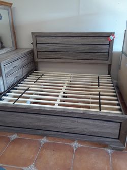 California King bed box spring not required has two drawers on each side total of 4