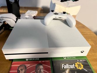 Xbox series S with games and controller