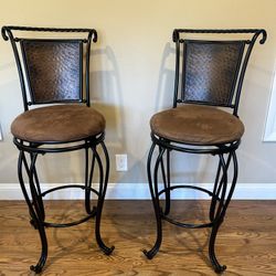 Hillsdale Milan Swivel Bar Stools in Black Metal