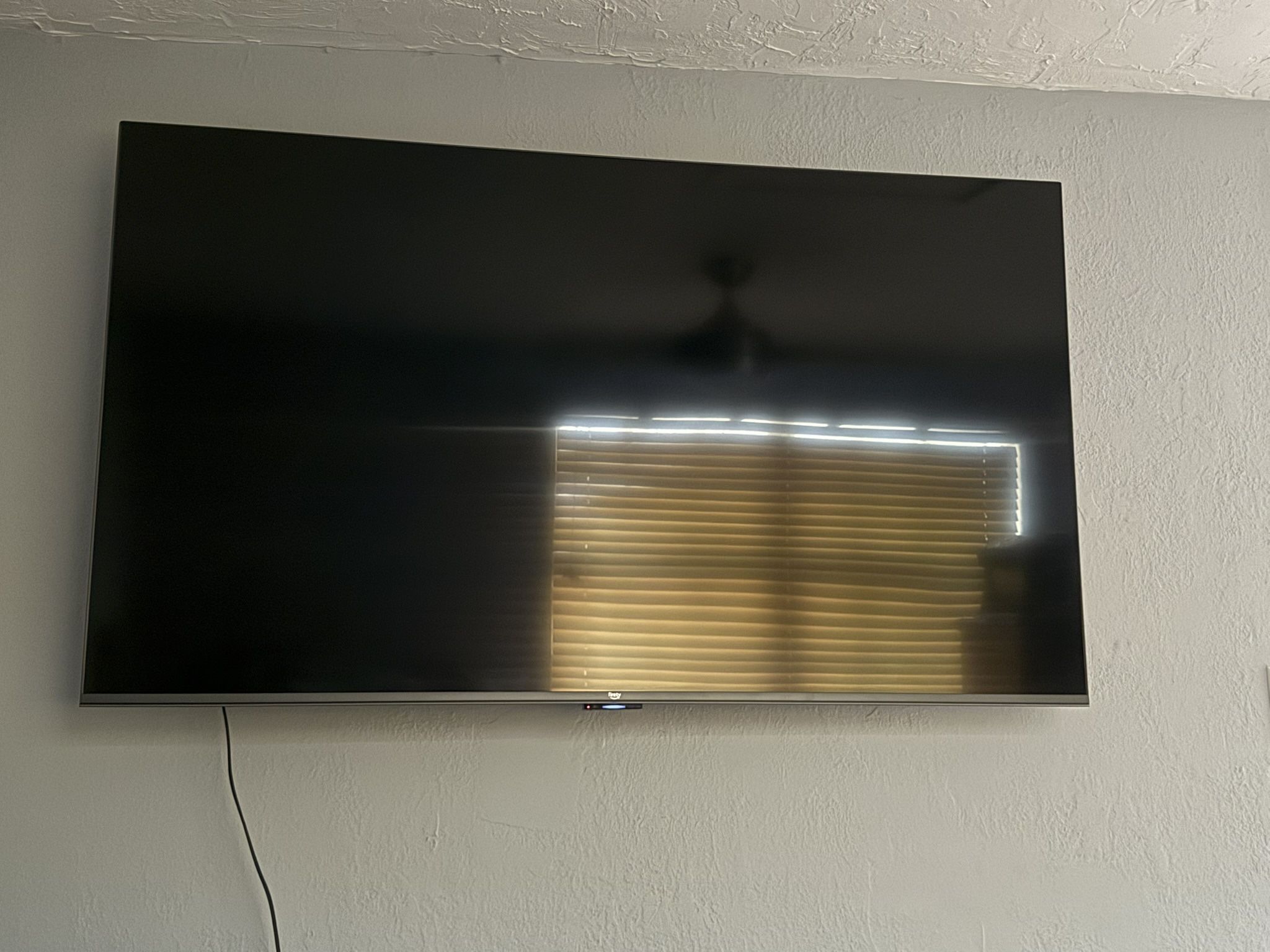 65” Fire Tv + Adjustable Wall Mount