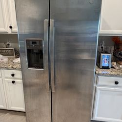 GE: French Door Fridge