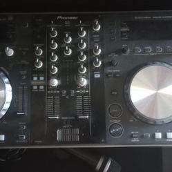 Pioneer XDJ R1 CD/USB/ Bluetooth (Iphone) Compatible 