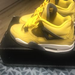Lightning 4s Retro Jordan’s