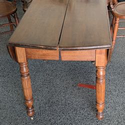 Vintage dining table & 6 chairs. Drop leaf with 2 extra leaves. Can seat 2 -6. City of Orange 🍊
