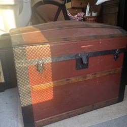 Vintage Trunk Rounded Top