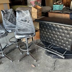 Bar and 4 Stools 
