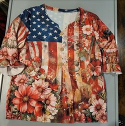 🇺🇸🌸 Women’s 2XL American Flag Floral Button-Front Top – Patriotic 3/4 Sleeve