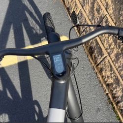 Bird A Electric Bike 500 watt 50 miles range 28” Kenda wheels only 170 miles
