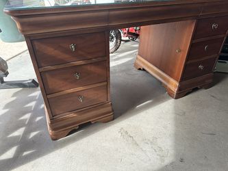 Executive Desk Glass top New Condition