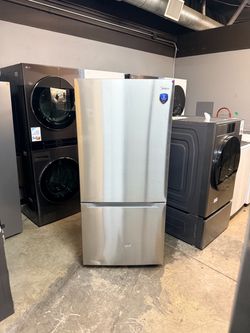 🔥 Midea 18.7-cu ft Standard-Depth 30-in Wide Bottom-Freezer Refrigerator🔥