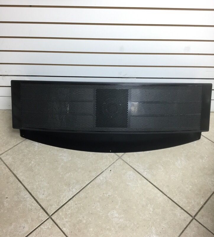 MARTIN LOGAN Logos Center Speaker with stand. Used and have some cosmetic signs of wear.