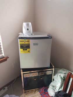 Mini FRIDGE 80.00 Or Best Offer