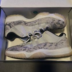 Air Jordan 11 Retro Low
