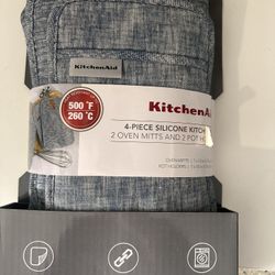 New Kitchenaid Pot Holder & Oven Mitts