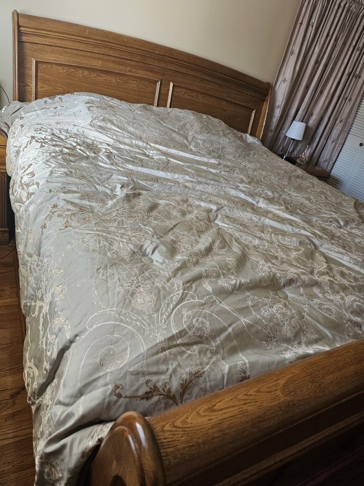 Gorgeous King Size Soft Duvet Cover Beige with embroidered Flor de lis Pattern throughout 107" x 88"