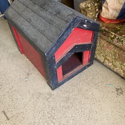 Dog House , Dresser