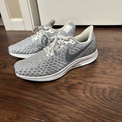 Women's Nike Zoom Pegasus 35 Size 9.5 New