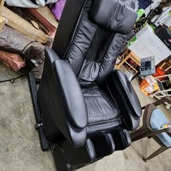 Panasonic Real Pro Ultra Massage Chair In Black for Sale in Everett