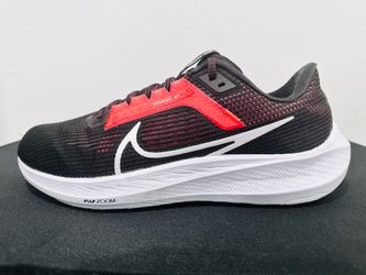 NIKE PEGASUS 40 RUNNING BLACK, RED AND WHITE SIZE: 9.5 MENS