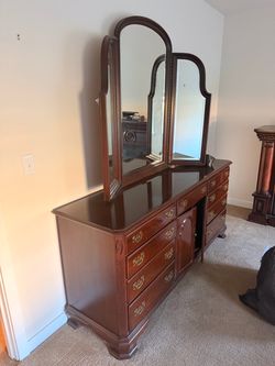 Free beautiful dresser