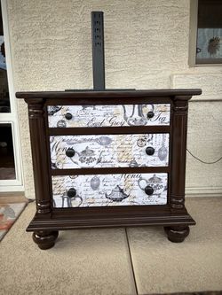 Refurbished 3-Drawer Nightstand with Tea Print