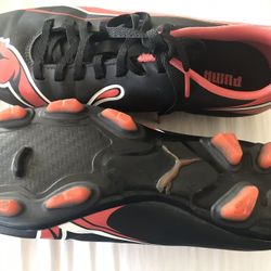 Puma Soccer Shoes Size 5.5