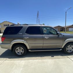 2004 Toyota Sequoia SR5