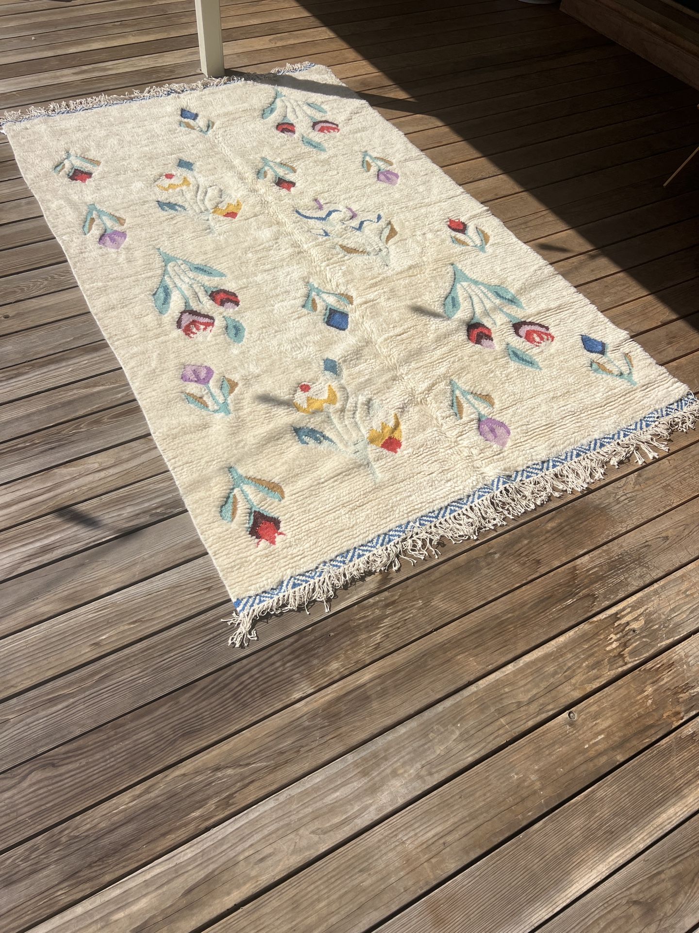 Natural fiber wool rug with beautiful texture dimensions: 104” x 59.5”