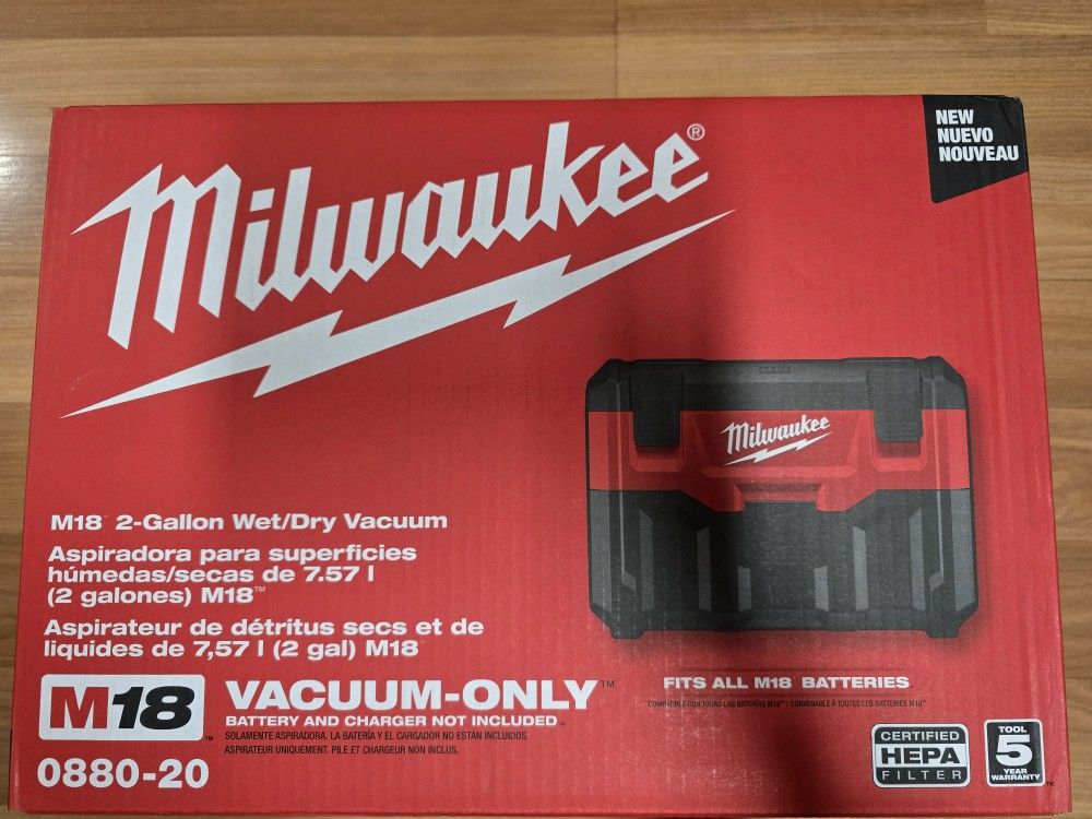 Milwaukee M18 Wet Dry Vacuum Cleaner