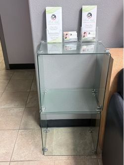 Modern Glass Display Shelves / Retail Display Stand
