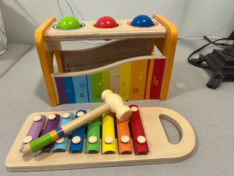 Xylophone (pound and play music maker)