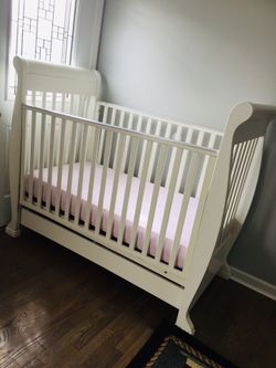 Almost new baby crib