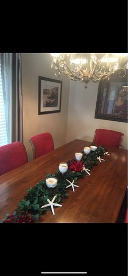 Beautiful Dining Room Table & 6 Chairs