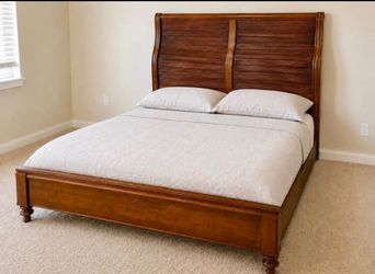 Ethan Allen- Solid wood bedframe