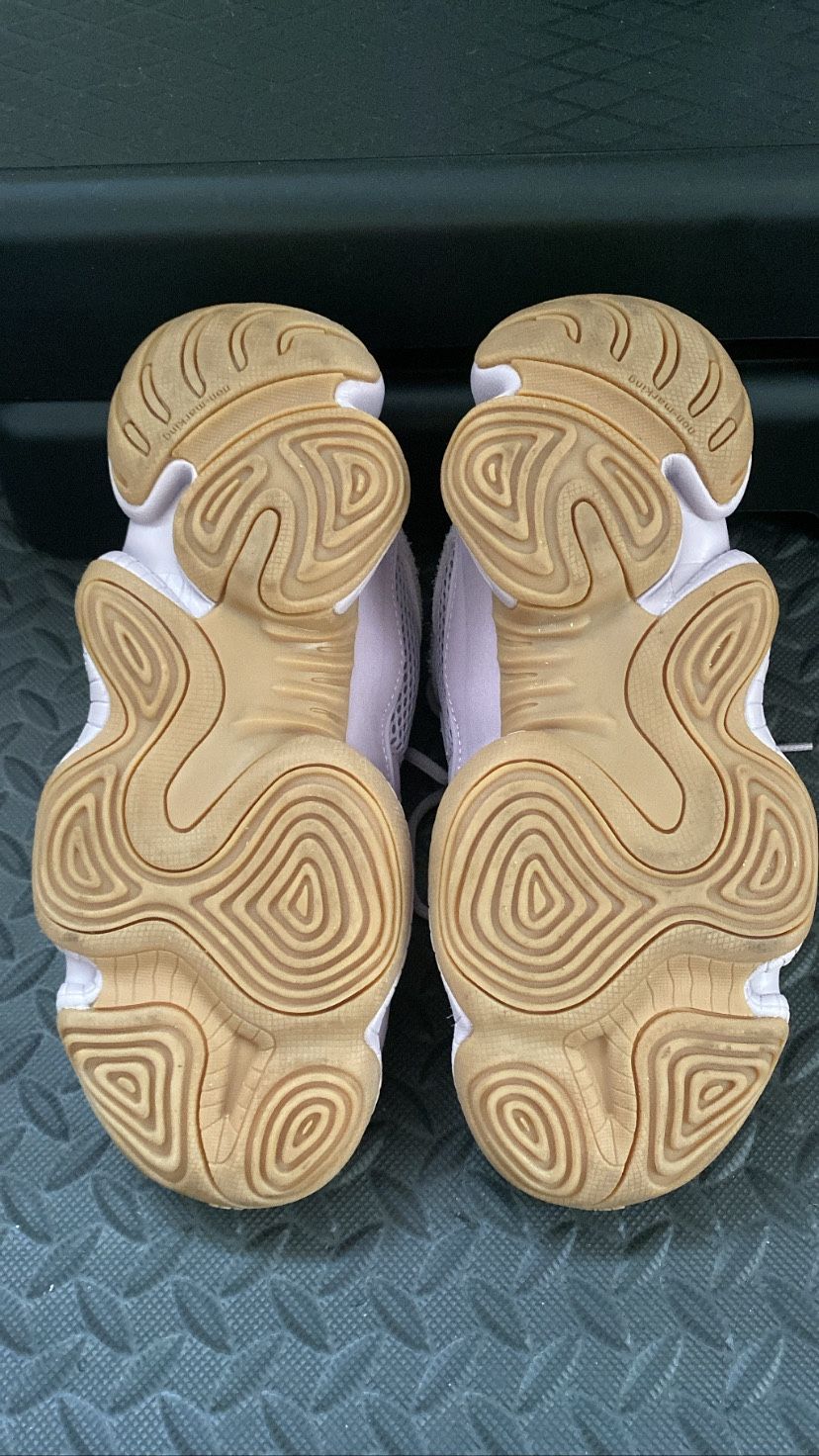 YEEZY Soft Vision 500